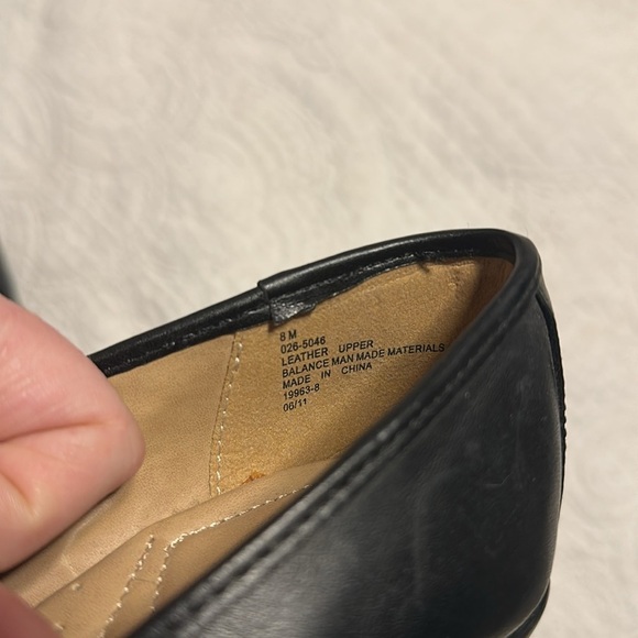 Strictly Comfort peep toe leather shoes Size 8 NWTs - Picture 9 of 9